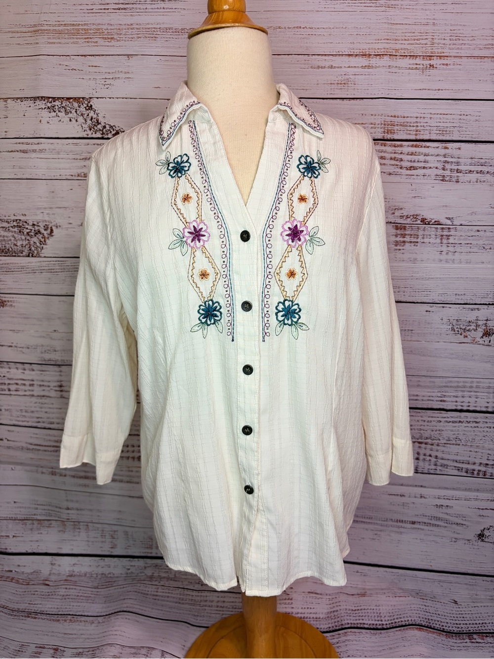 Alfred Dunner White Embroidered V-Neck Button Front Women's Top